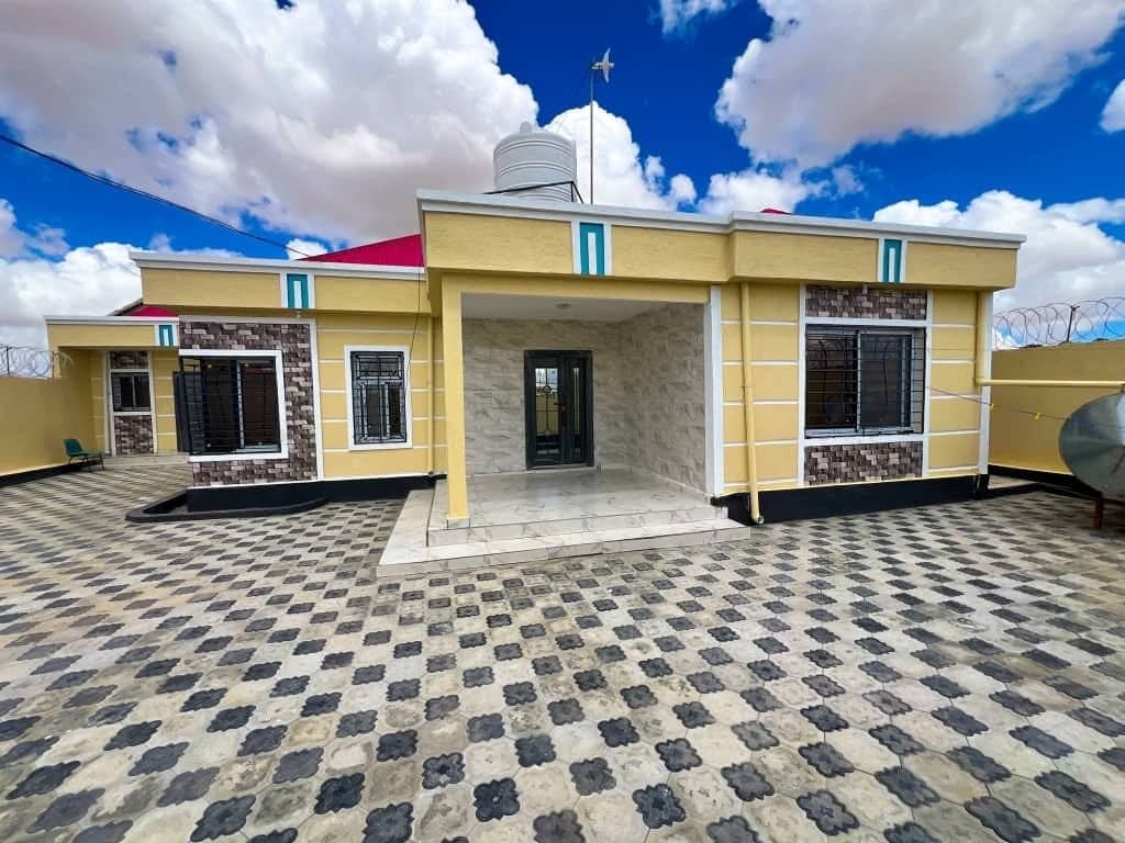 Villa with Paved Courtyard
